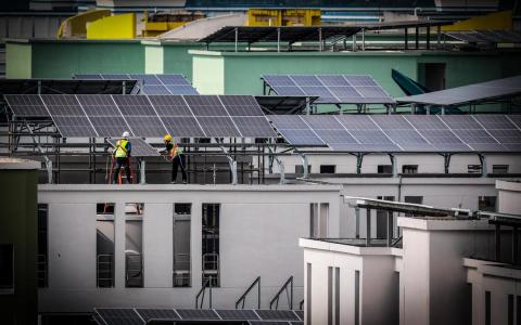 我国料提前完成太阳能部署 能源局探讨调高发电目标