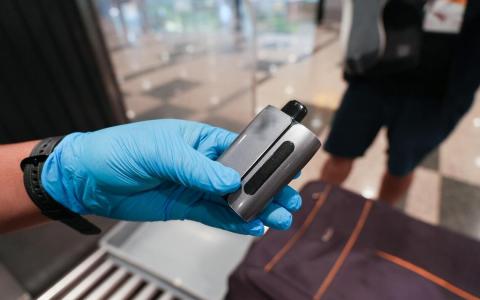 去年加强执法后 四个月内逾3500人因电子烟被捉