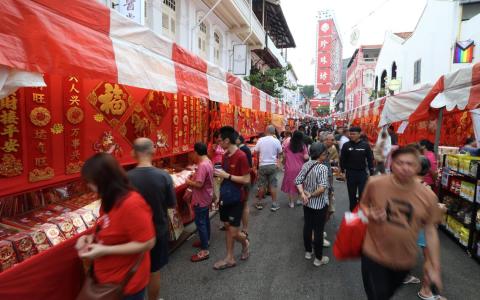 牛车水年货市场开跑 摊贩盼天公作美买气奔腾