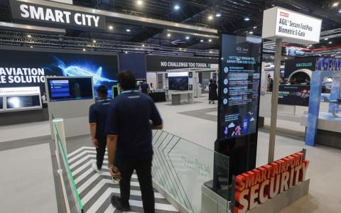 新科工程多项前沿技术航空展亮相 机场通关无须过闸门不必取护照