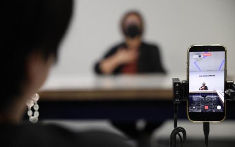 林女士坦言，重述受骗经历是一件痛苦的事，但她希望以此警惕他人，不要步她的后尘。（郑一鸣摄）