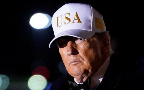 特朗普不仅仅是民粹煽动者或偶发的历史性偏差，而是美国民主、政治经济与全球领导体系长期累积失能的症状。他的崛起表明，旧有公式已经无法再获社会普遍认同。（路透社）