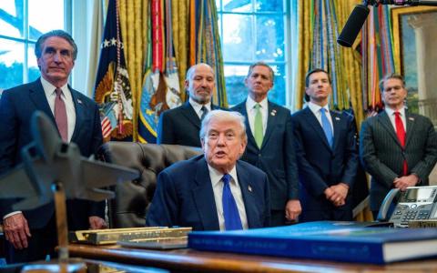 特朗普宣布启动战略关键矿产储备计划 助制造业抵御供应冲击　