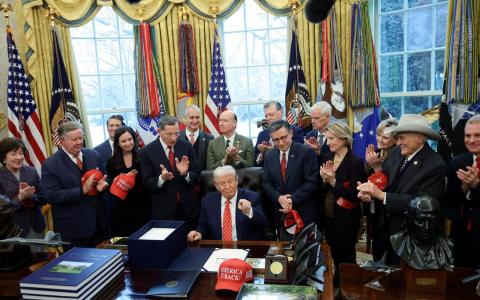 美国联邦政府结束部分停摆 特朗普吁选举改由联邦政府监管