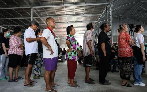 曼谷当局星期天（2月8日）指出，众议院选举及公投在选举日上半天整体运行平稳。（彭博社）