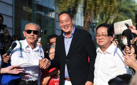 泰国前首相社德他星期天（2月8日）说，这一天是决定国家未来的一个重要时刻，他强调所有公民都享有平等的投票权。（海峡时报档案照片）