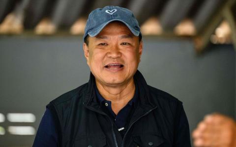 泰国国立发展管理学院民调中心发布的民调显示，阿努廷领导的泰自豪党得票率最高，有望获得140个至150个席位。（法新社）