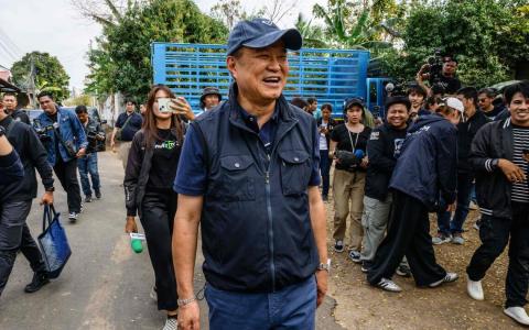 泰国看守首相阿努廷领导的泰自豪党，目前排行第一。（法新社）