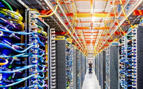 消息：美政府拟豁免建造AI数据中心所需进口晶片关税