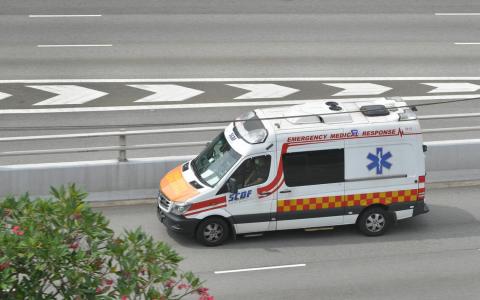 紧急求助电话破25万通 近半涉及满65岁年长者