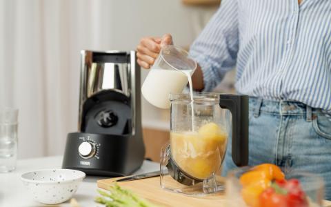 Tiger搅拌机能将完整的食材如苹果、萝卜或羽衣甘蓝彻底搅碎，制成饮品或浓汤。（商家提供）