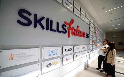 技能创前程网站将重新设计，提供更清晰的AI学习路径，让国人更容易找到合适课程。（档案照片）