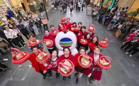 香港TVB艺人和中国大陆艺人携手迎新年。（TVB提供）