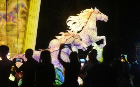 CMG20260215-ChiaTY01/谢智扬/杨烨/春到河畔2026喜迎四十周年.［ Gardens by the bay]（SPH Media Limited）