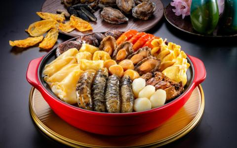 长时间置于室温的盆菜，若加热不均，将大幅增加细菌滋生风险。（iStock图片）