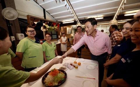 2万3000名社区护理人员最快年底加薪 年薪料增至少7%