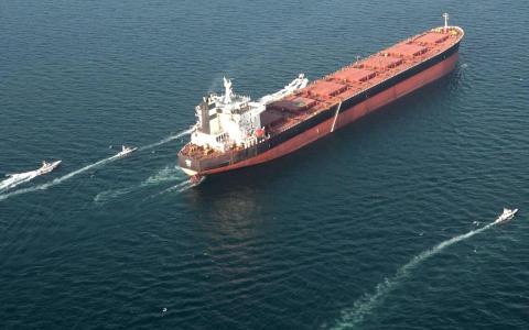 伊朗俄罗斯举行联合军演 消息指美伊或濒临开战