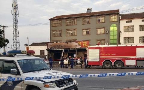 湖北烟花爆竹店发生严重爆燃事故致12死 五人为未成年人