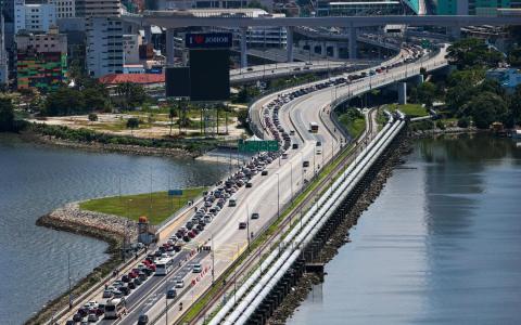 新加坡人新山餐馆消费增40% 年底韩医美消费增近九成