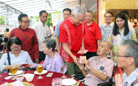 静山民众俱乐部新春晚宴 书画慈善拍卖筹逾10万元