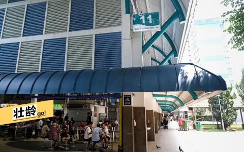 直落布兰雅弯巴刹与熟食中心完成翻新后，用餐舒适度有所提升。（曾坤顺摄）