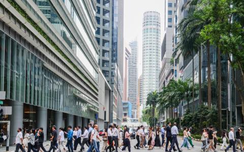 职总促调高援助收入顶限 完善裁员保障与培训机制