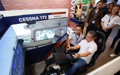 航空职业展首次走入社区 吸引逾3000名求职者