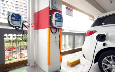 明年底前 每个组屋市镇设电动车快速充电中心