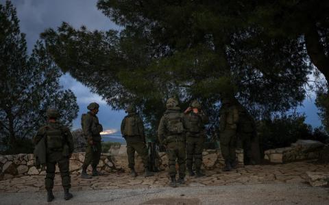 国家安全统筹部长兼内政部长尚穆根强调，新加坡立场十分清楚且公开表明，我国公民不应参与任何不涉及新加坡的外国武装冲突。 （路透社）