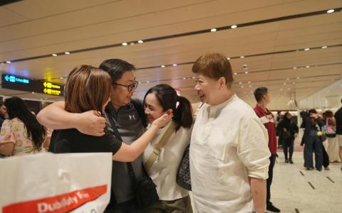 我国安排两专机从阿曼接回滞留中东国人