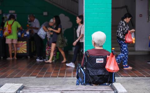 去年我国有79万人满65岁，当中15万人是80岁及以上的年长者。到了2030年，预计约每四人就有一人年龄在65岁以上。 （白艳琳摄）