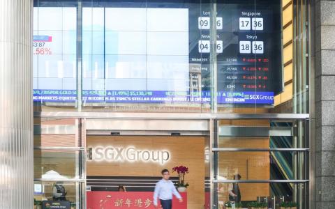 油价四年来首次突破100美元 分析：若中东局势不缓解或上探140美元