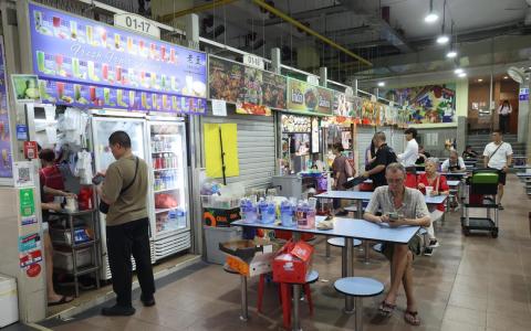 CMG20260220-TayYM02/郑一鸣/魏瑜嶙/拍照：高租金小贩摊位 [Amoy Street Food Centre,
Drink stall #02-098]李凯雄 （30岁）,
李佳仪 （29）（SPH Media Limited）