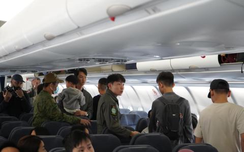首趟军用专机预计周三早抵新 载滞留中东新加坡人回国