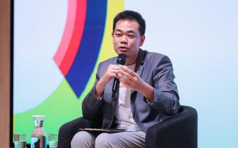 二手车交易平台Carro公司创办人兼总裁陈𬀩程3月12日在《联合早报》举办的年度财政预算案对话会中，分享Carro通过AI系统优化多个业务流程的经验。（李冠卫摄）