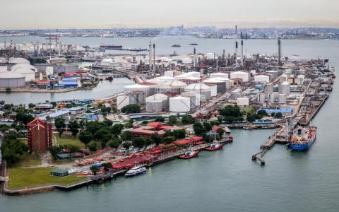 中东冲突重创油供 本地炼油厂产能利用率降至约五成