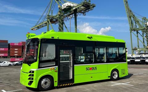 首辆自驾公共巴士“驾到” 滨海湾与纬壹率先试行