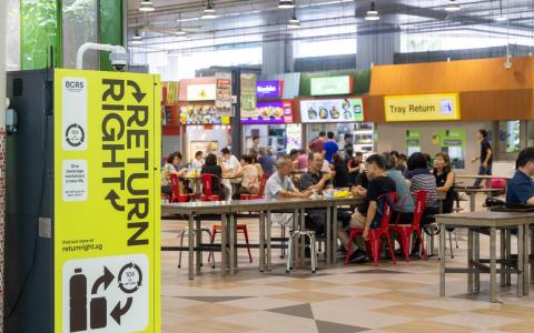 14小贩中心设瓶罐回收机 瓶罐饮料售价含可退押金或起1角