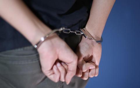 经实地调查及调阅警方电眼画面后，中央警署警员迅速锁定嫌犯身份，并在报案15小时内将他逮捕，同时起回失窃电单车。（档案照片）