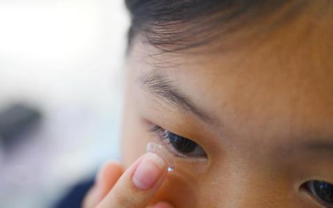 卫科局加强监管奏效 非法隐形眼镜下架量锐减三分之二