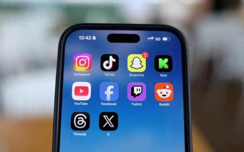 资媒局已向X和TikTok发出告诫信，要求它们“认真整改”，改善内容监测和删除机制，并定期汇报进展。（路透社）