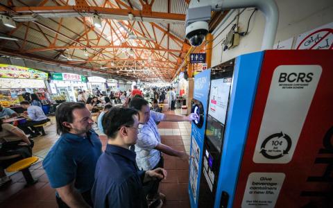 饮料瓶罐退费制正式开跑 业者仍清旧货部分摊贩或起价