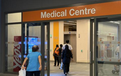 综合健保附加险新要求 专家：有助遏制就医“自助餐心态” 