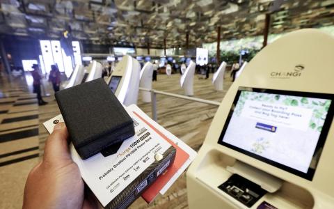 4月15日起 离境旅客每人最多可带两充电宝登机