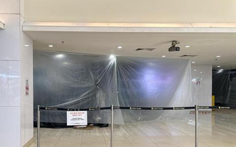 幸运商业中心地下一层天花板坍塌 多个商户生意受影响