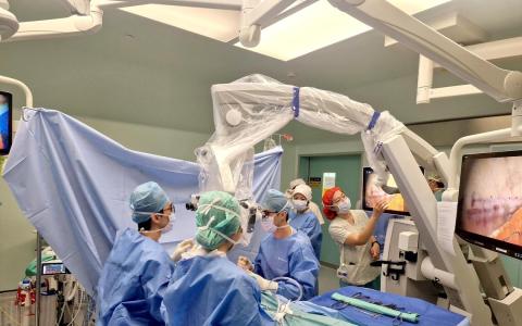 阿尔茨海默症治疗迎突破 以外科手术延缓病情