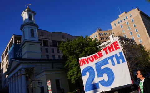 特朗普要“消灭伊朗文明”引发反弹 下台呼声再起