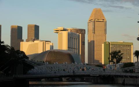 学者：政府迅速出台援助配套 及时送出定心丸