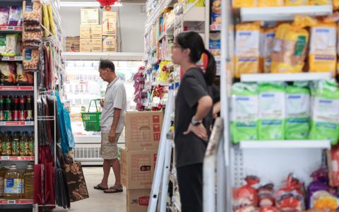 物价上涨，所买的东西是否物有所值更显重要。（联合早报）