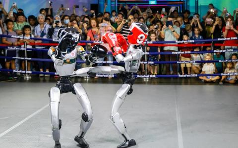 科学中心首办机器人节 同中小学合办机器人试点项目